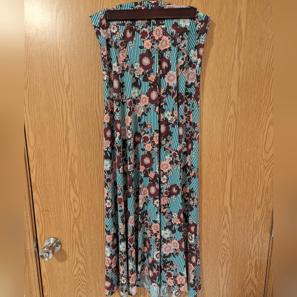 LulaRoe Maxi, Medium, Green & White stripe with floral